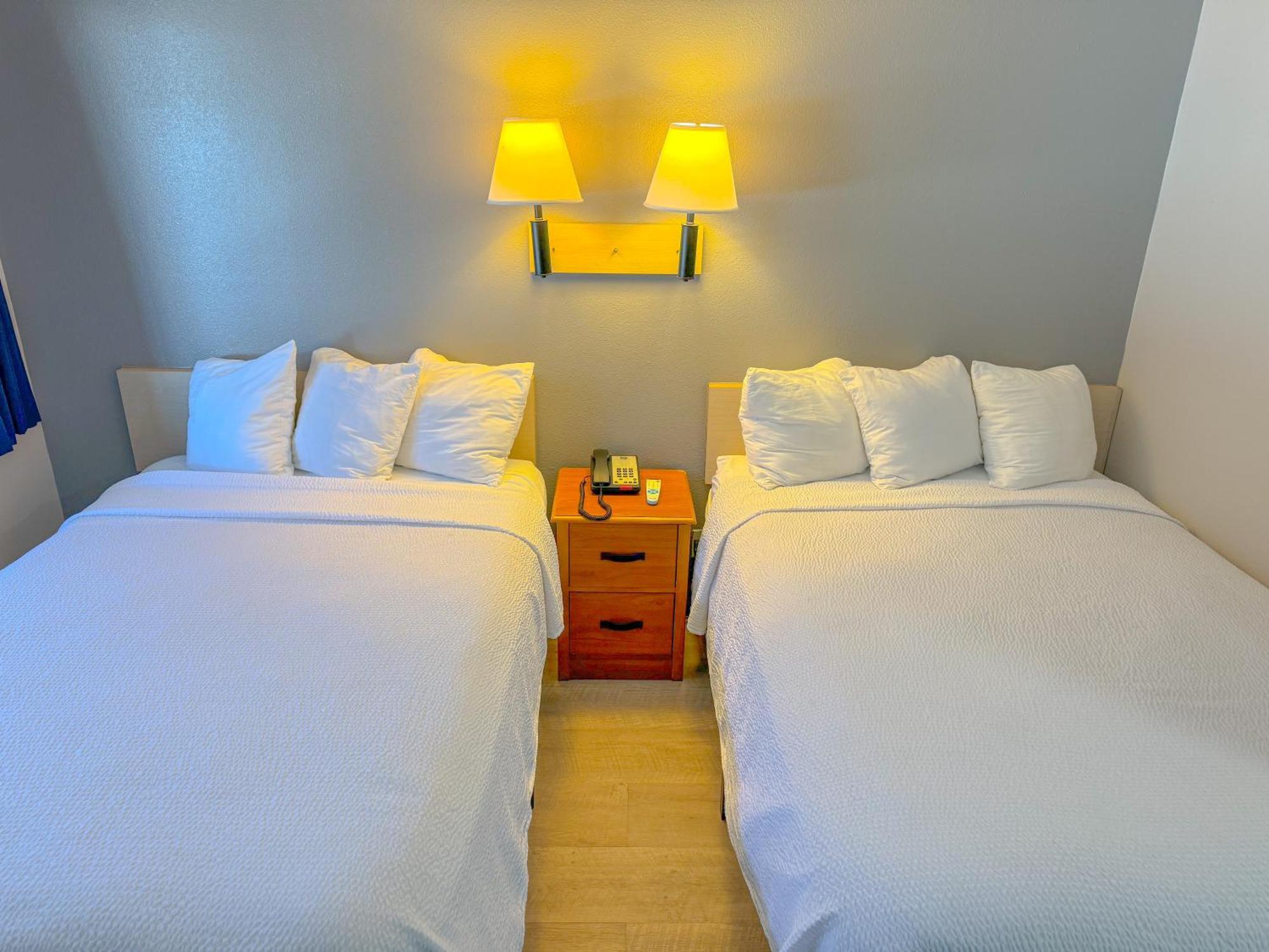 Super 7 Motel Coralville Exterior photo