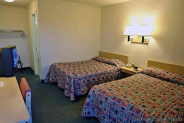 Super 7 Motel Coralville Exterior photo